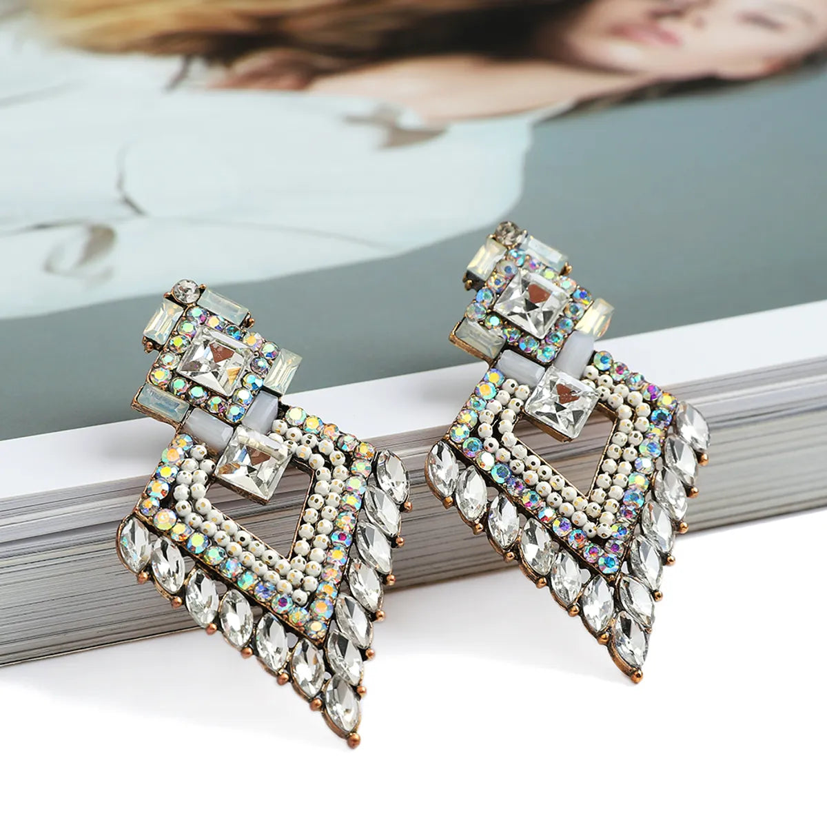 1 Pair Elegant Geometric Argyle Inlay Alloy Glass Ear Studs