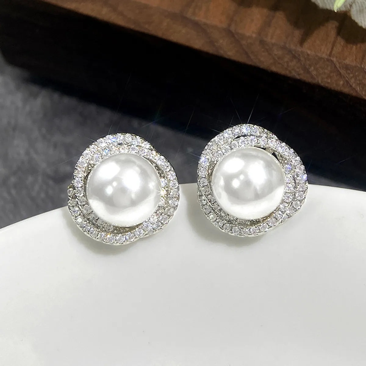 1 Pair Elegant Geometric Inlay Imitation Pearl Copper Zircon Ear Studs