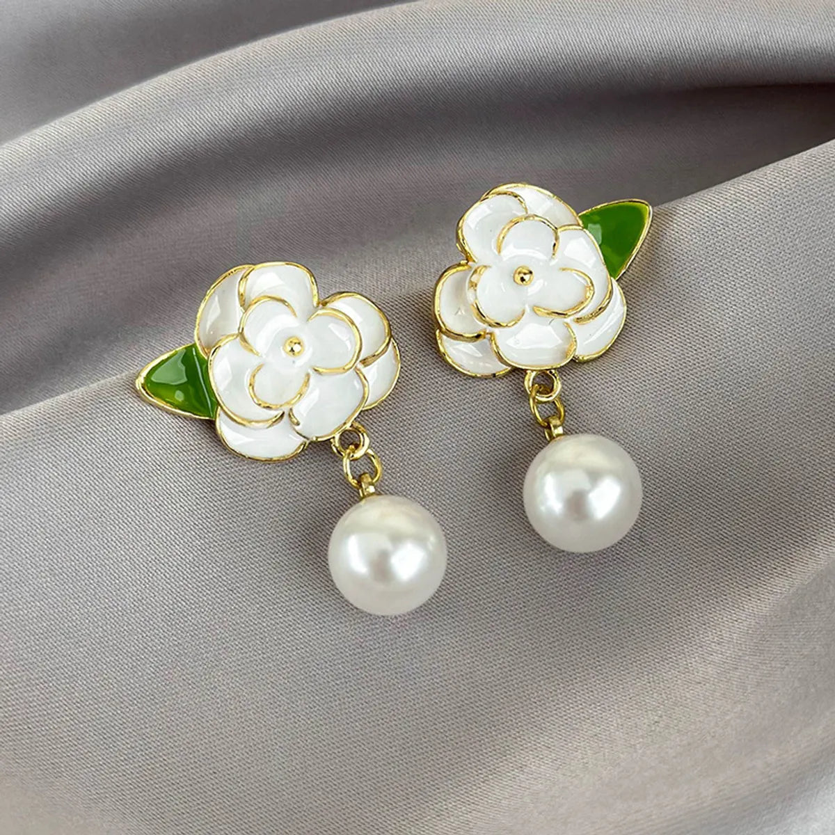 1 Pair Elegant Glam Luxurious Flower Enamel Inlay Copper Pearl Drop Earrings