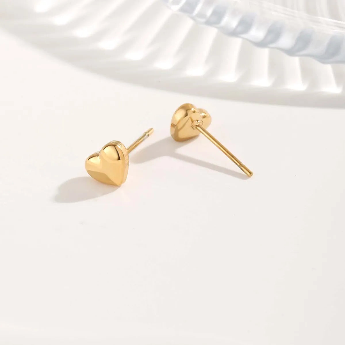 1 Pair Elegant Glam Round Heart Shape Pearl Plating Titanium Steel Gold Plated Ear Studs