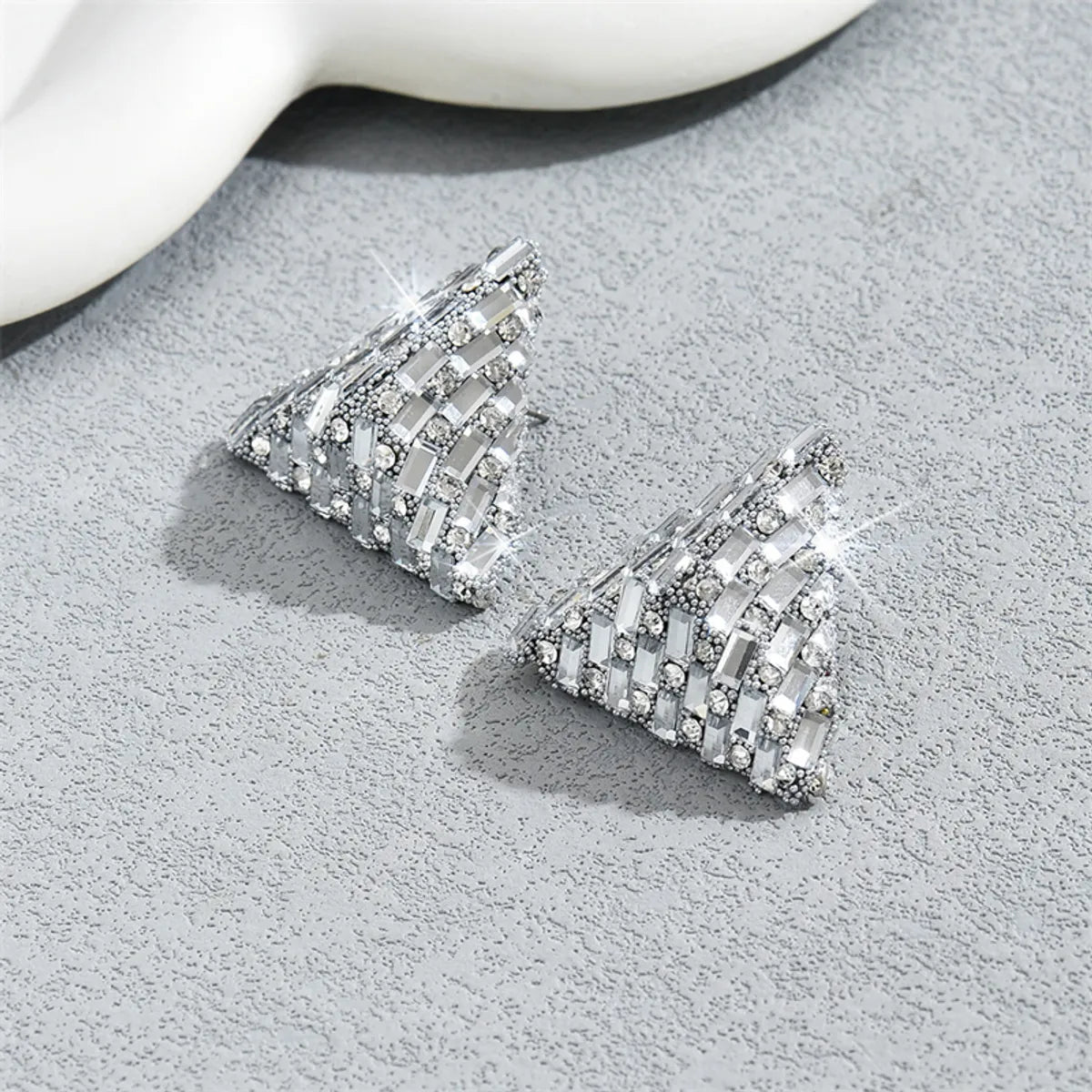 1 Pair Elegant Lady Classic Style C Shape Triangle Heart Shape Inlay Alloy Glass Drop Earrings Ear Studs