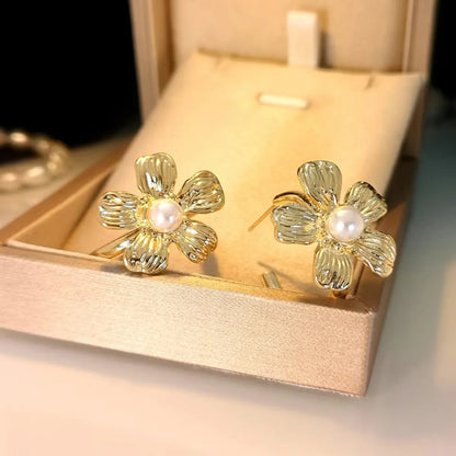 1 Pair Elegant Lady Classic Style Flower Inlay Zinc Alloy Artificial Pearls Ear Studs