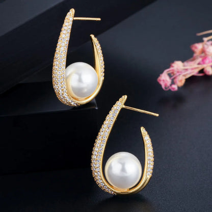 1 Pair Elegant Lady Classic Style Geometric Plating Inlay Brass Imitation Pearl Zircon Gold Plated Drop Earrings