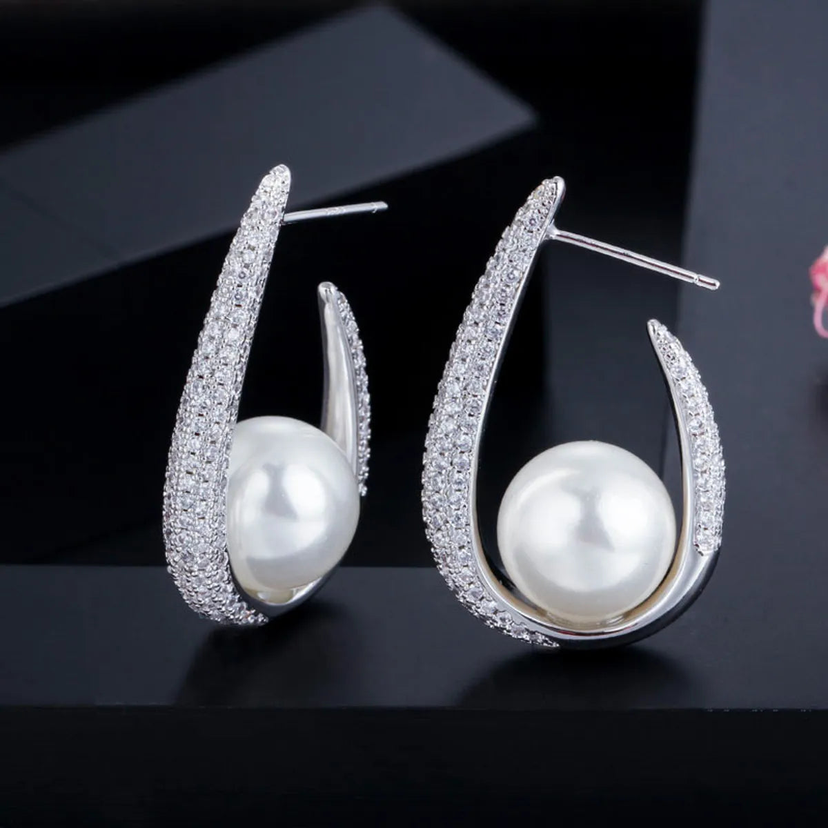 1 Pair Elegant Lady Classic Style Geometric Plating Inlay Brass Imitation Pearl Zircon Gold Plated Drop Earrings