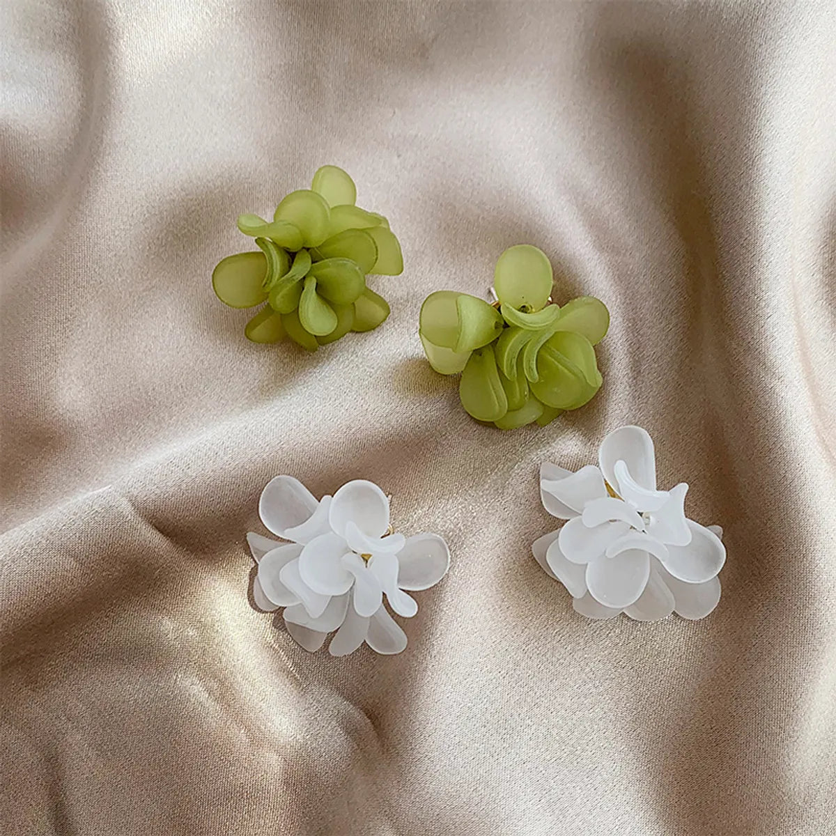 1 Pair Elegant Lady Flower Resin Gold Plated Ear Studs