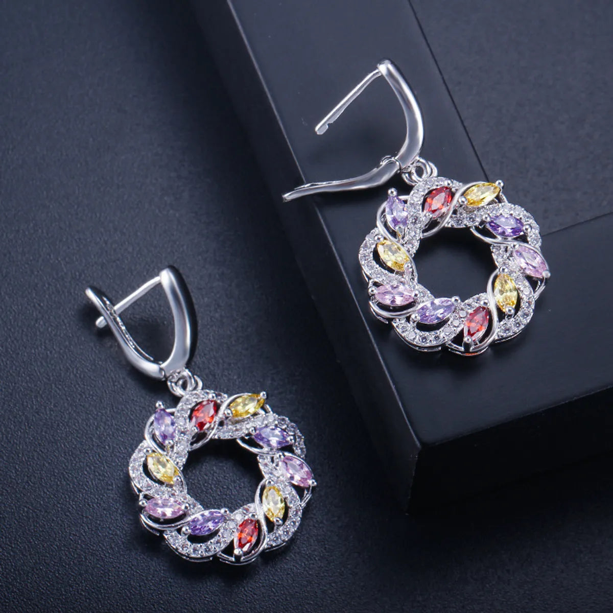 1 Pair Elegant Lady Modern Style Geometric Circle Plating Inlay Copper Zircon Drop Earrings