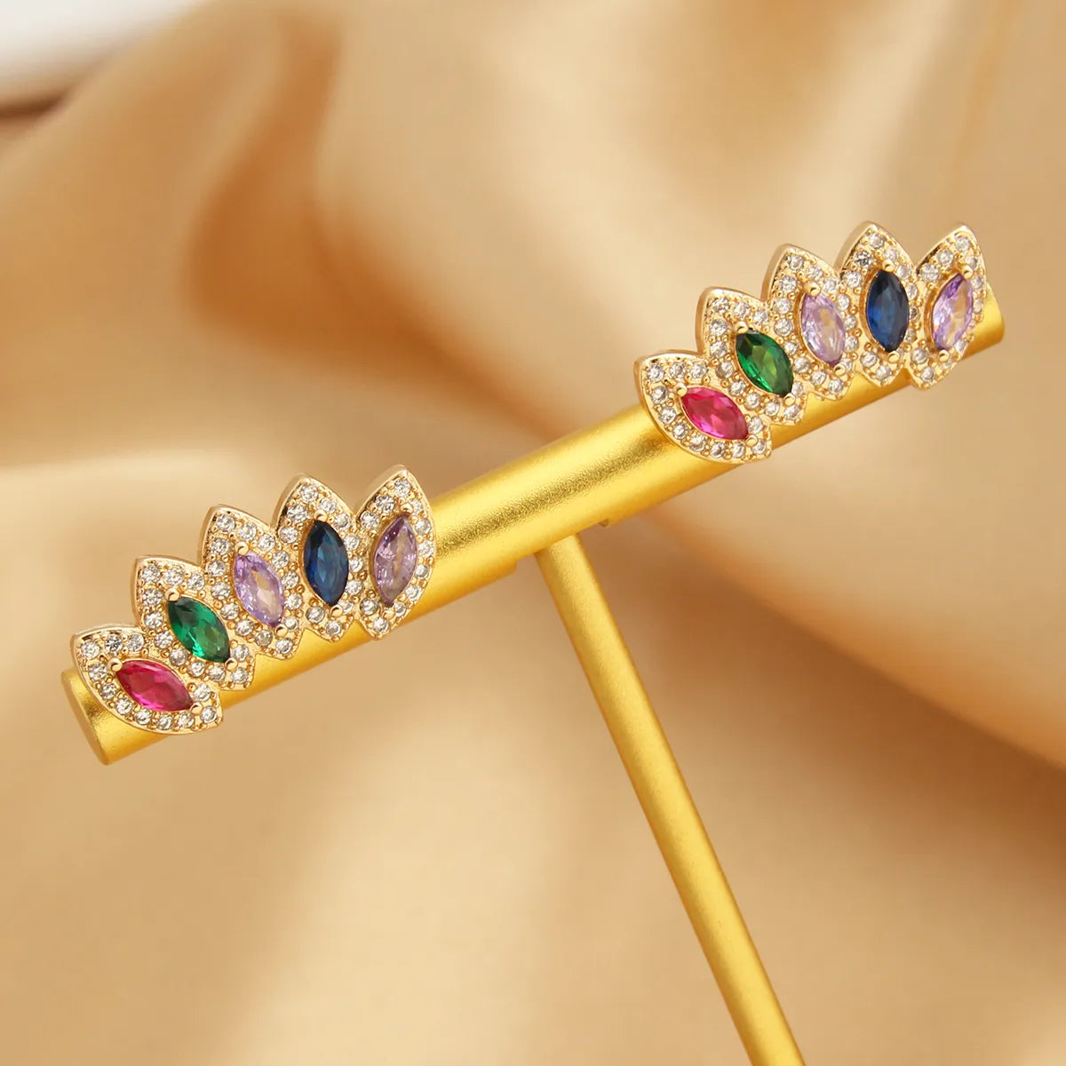 1 Pair Elegant Lady Petal Plating Inlay Copper Zircon Gold Plated Ear Studs