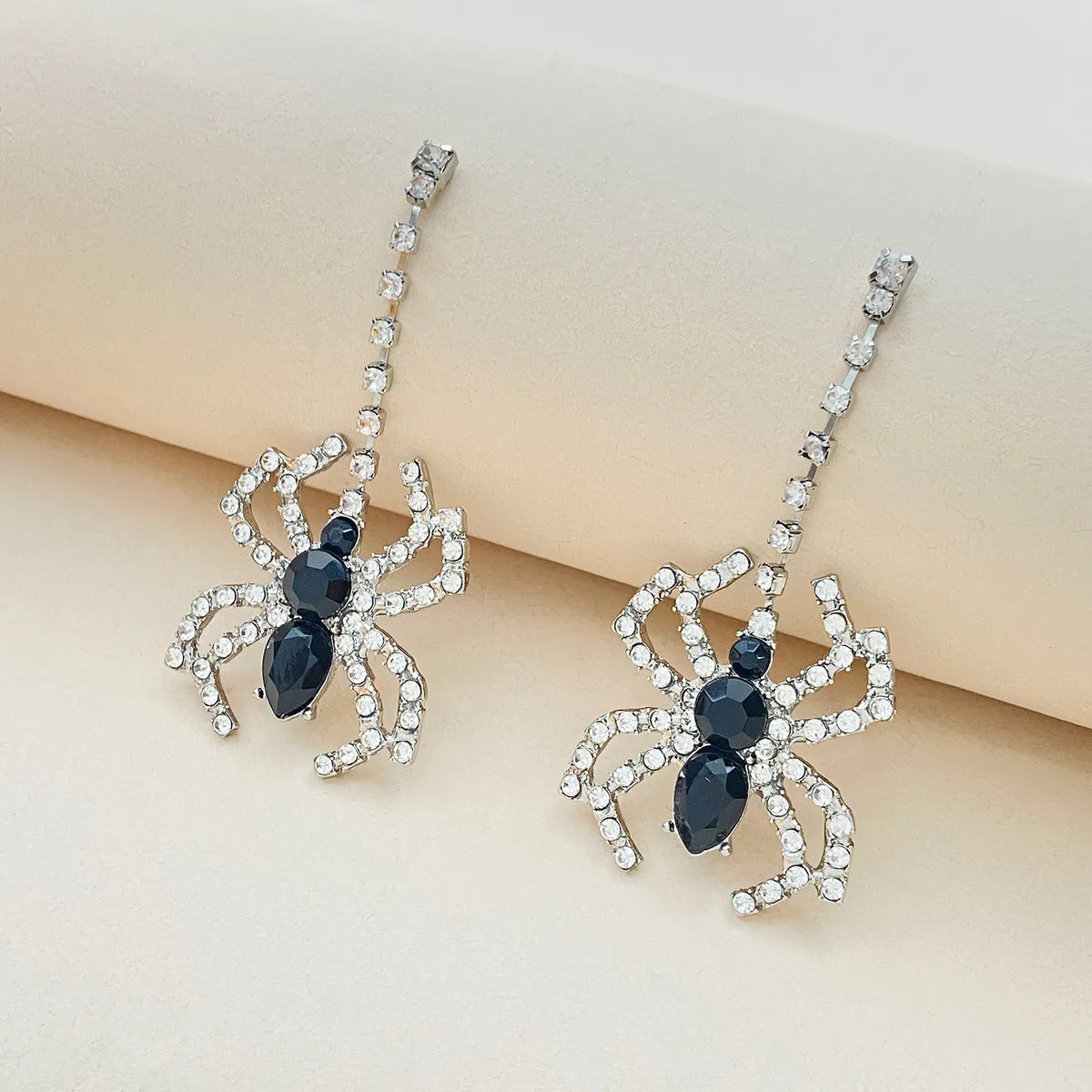 1 Pair Elegant Lady Spider Inlay Alloy Zircon Drop Earrings