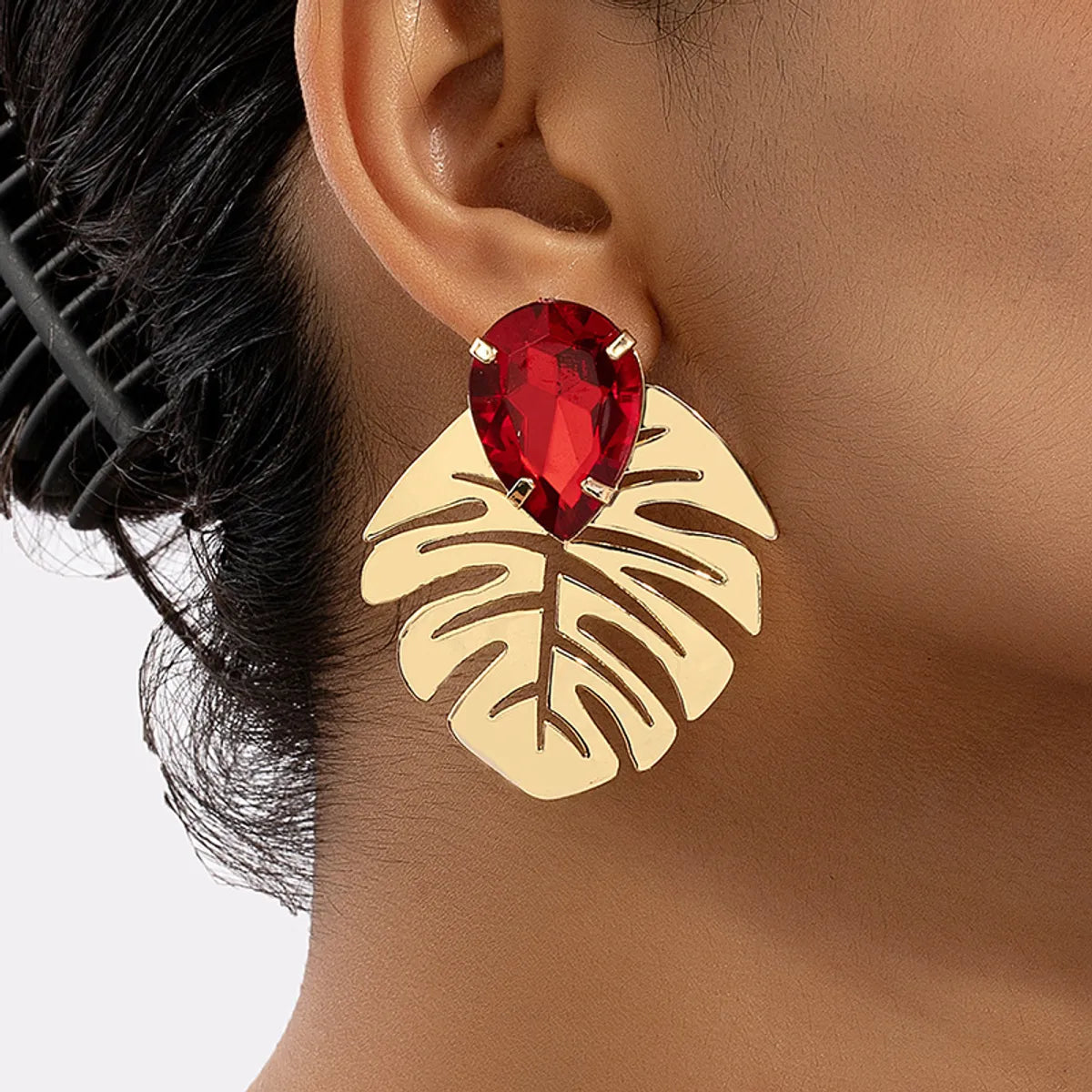 1 Pair Elegant Lady Vacation Leaves Plating Inlay Alloy Zircon Earrings