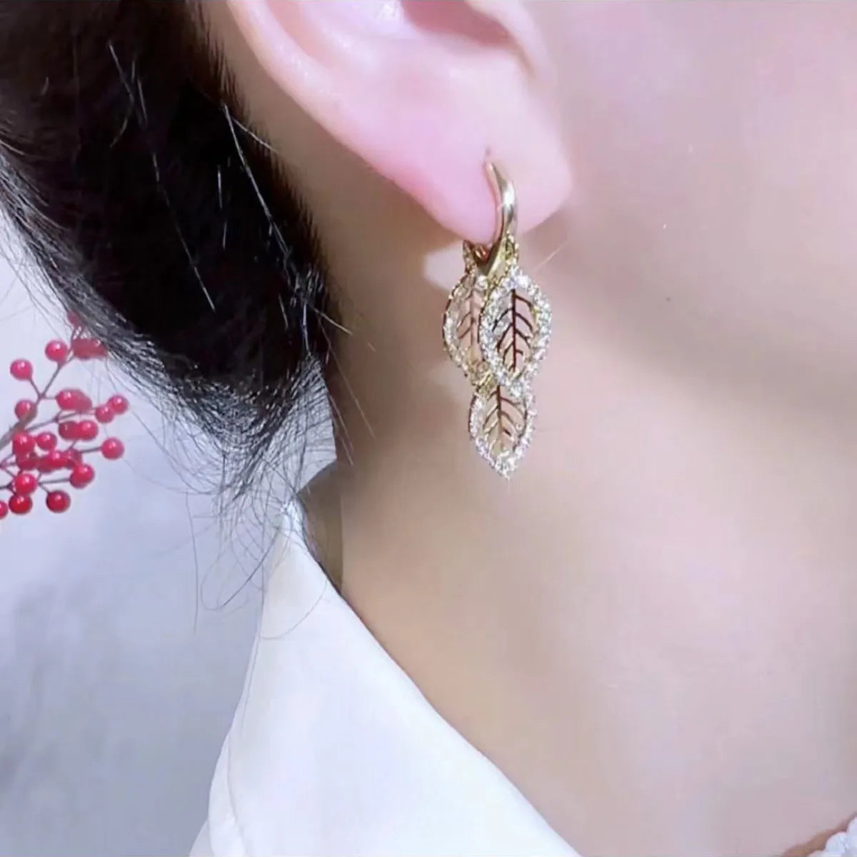 1 Pair Elegant Leaf Inlay Alloy Artificial Crystal Rhinestones Drop Earrings