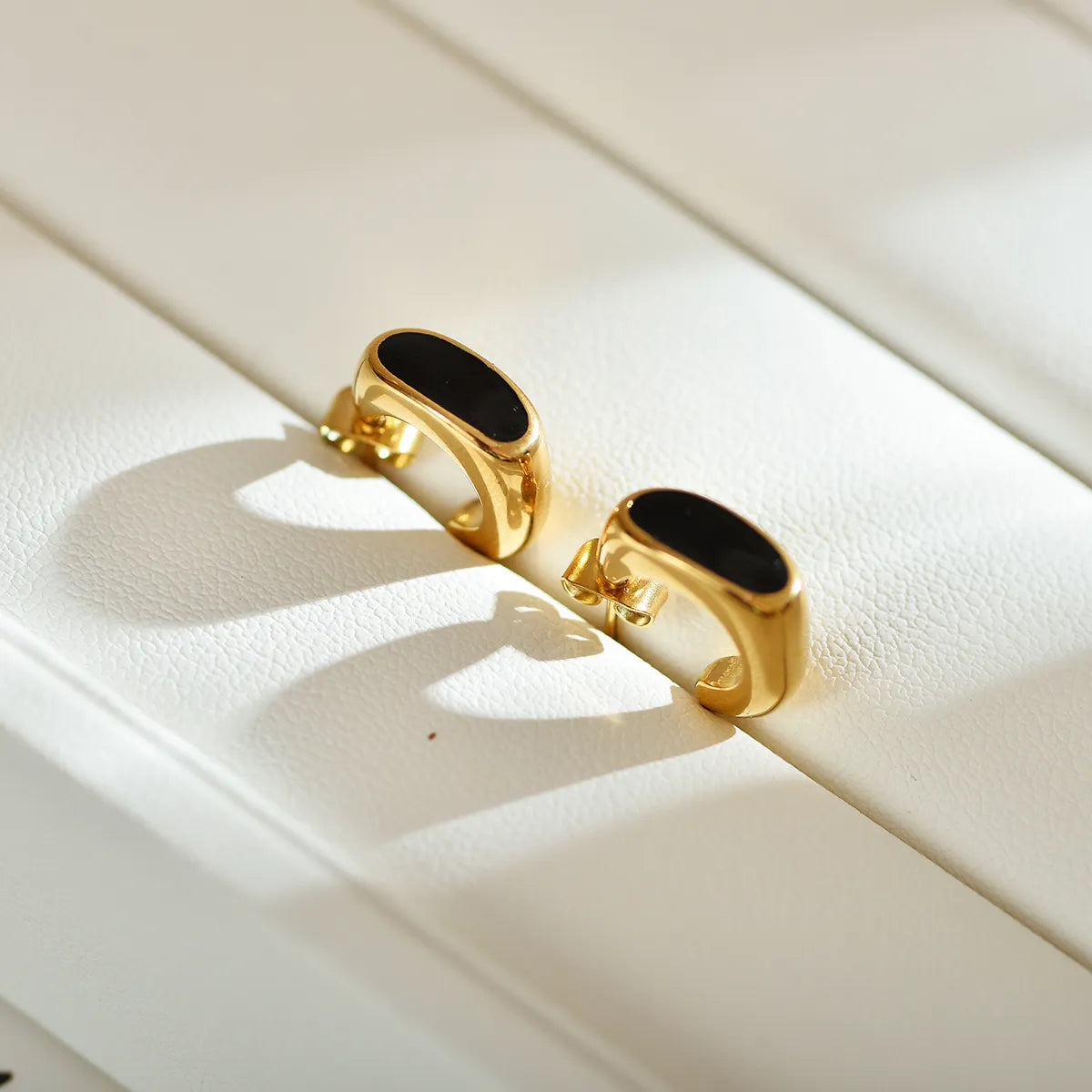 1 Pair Elegant Luxurious Classic Style C Shape Enamel Stainless Steel Ear Studs