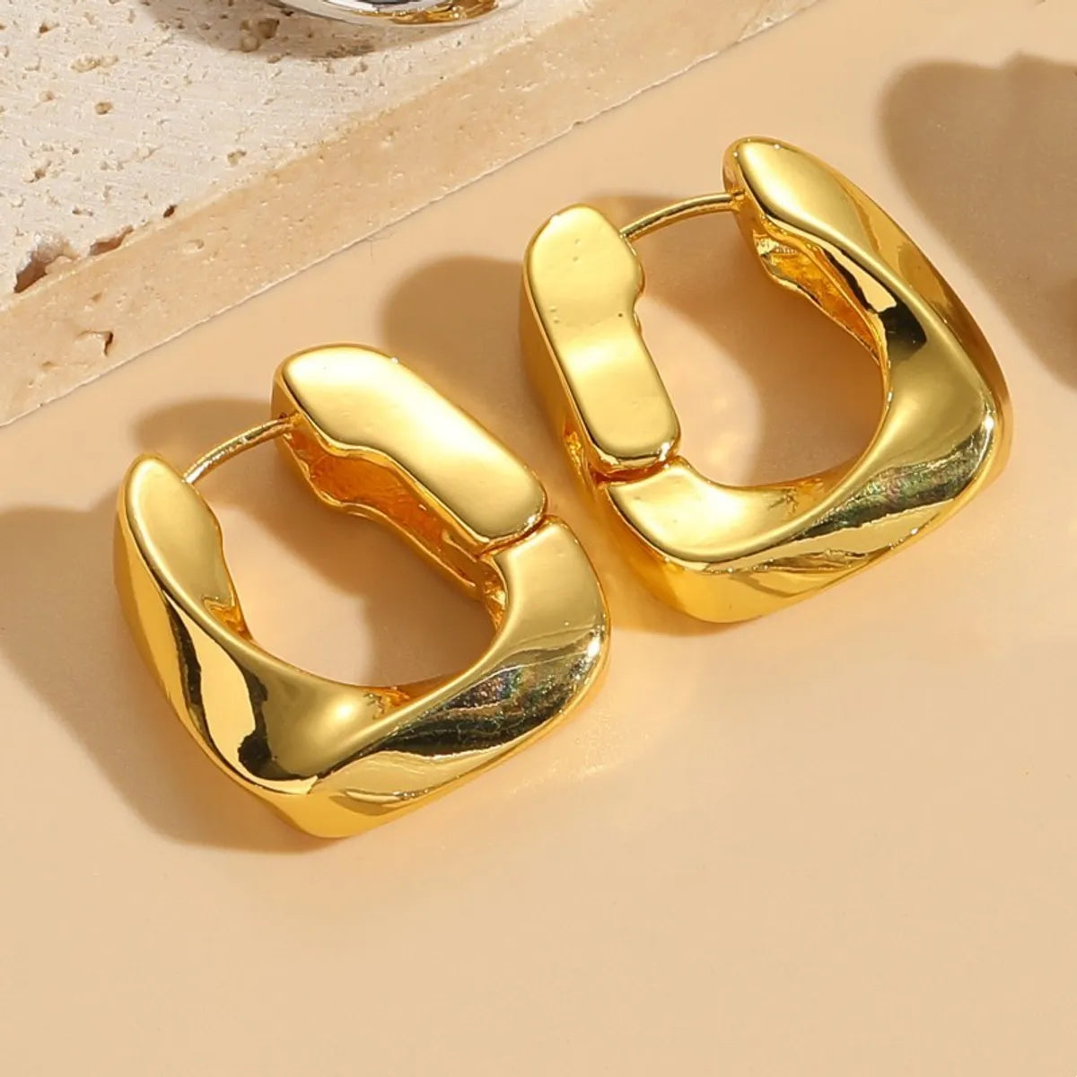 1 Pair Elegant Luxurious Classic Style Double Ring Copper Asymmetrical Plating 14k Gold Plated Hoop Earrings