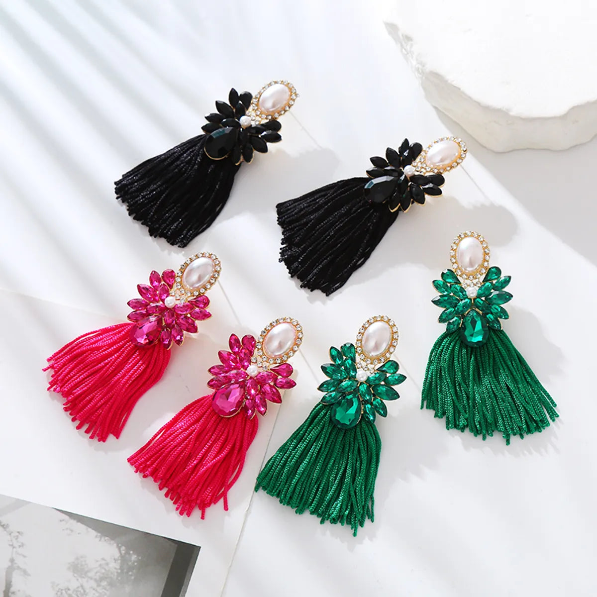 1 Pair Elegant Luxurious Color Block Inlay Alloy Rhinestones Pearl Drop Earrings