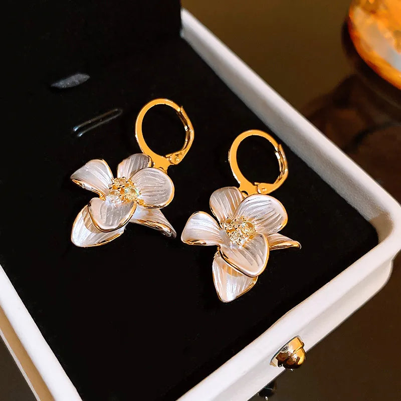 1 Pair Elegant Luxurious Flower Inlay Alloy Rhinestones Drop Earrings