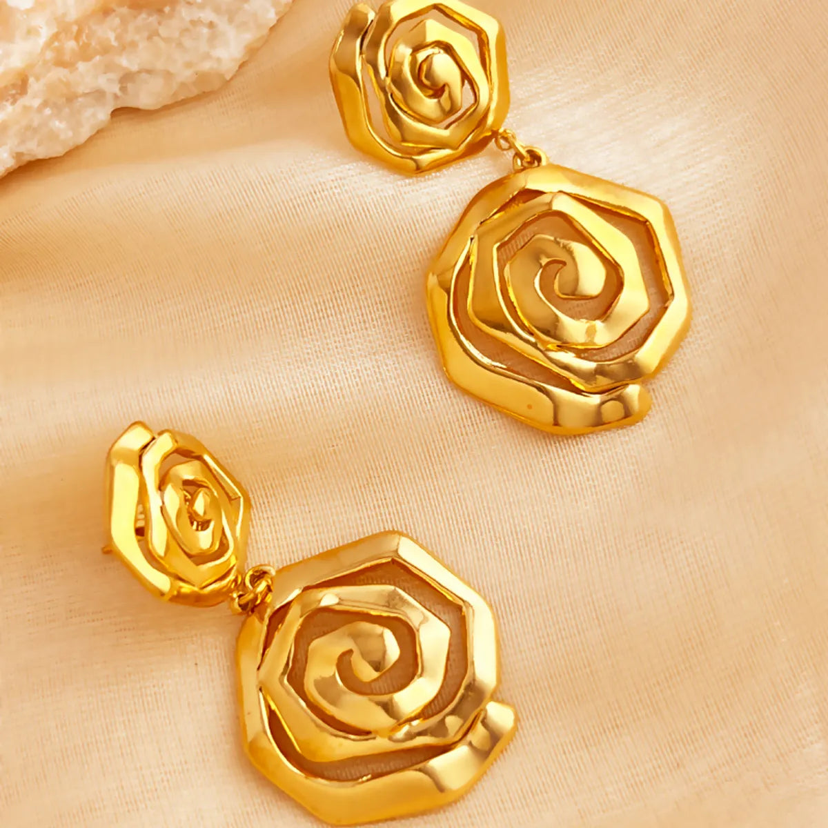 1 Pair Elegant Luxurious Flower Polishing Plating 304 Stainless Steel 18K Gold Plated Drop Earrings