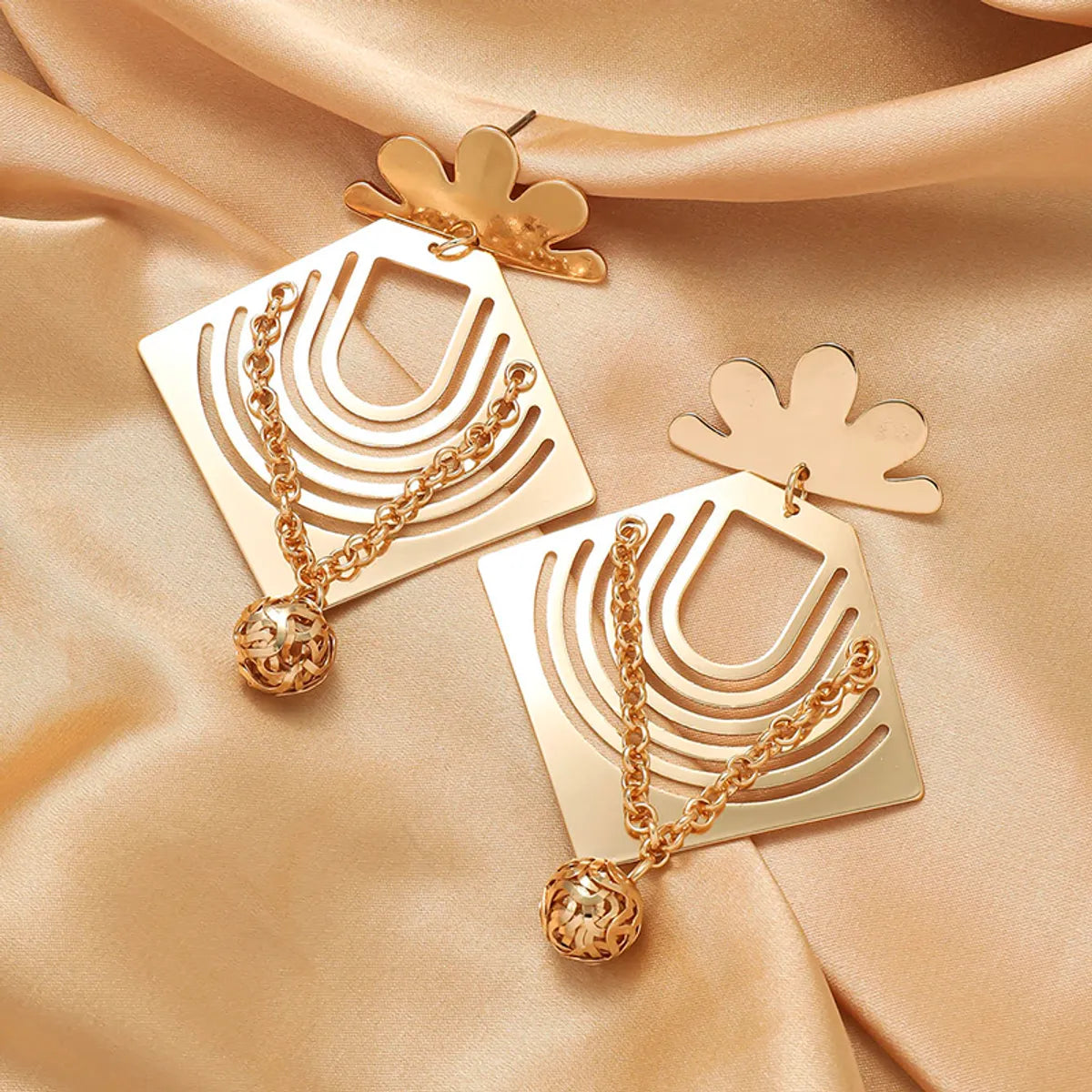 1 Pair Elegant Luxurious Geometric Hollow Out Alloy Drop Earrings