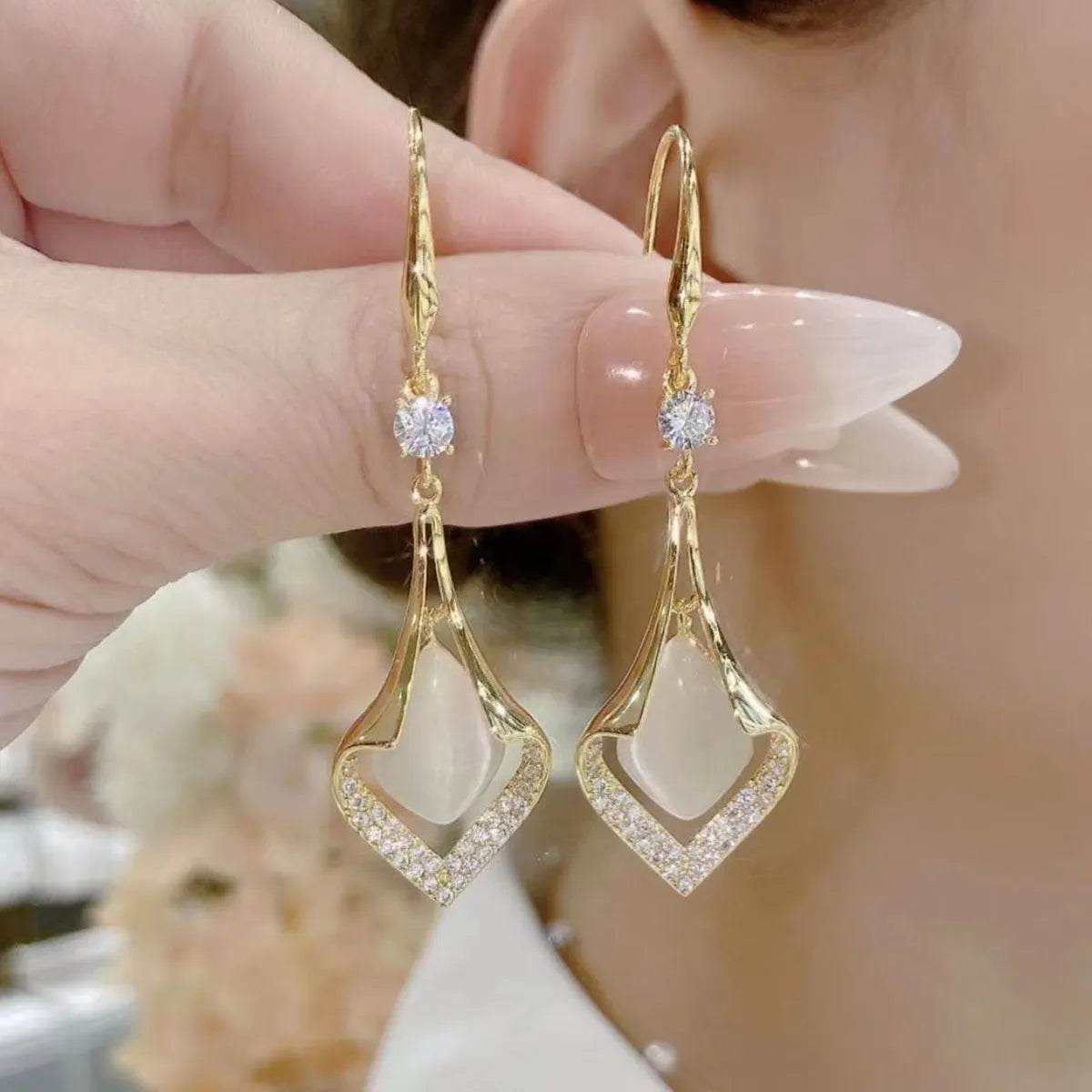 1 Pair Elegant Luxurious Geometric Inlay Alloy Artificial Pearls Rhinestones Opal Drop Earrings