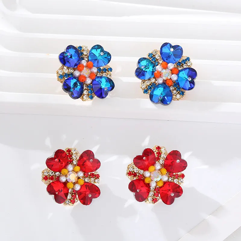 1 Pair Elegant Luxurious Heart Shape Flower Plating Inlay Alloy Rhinestones Glass Gold Plated Ear Studs