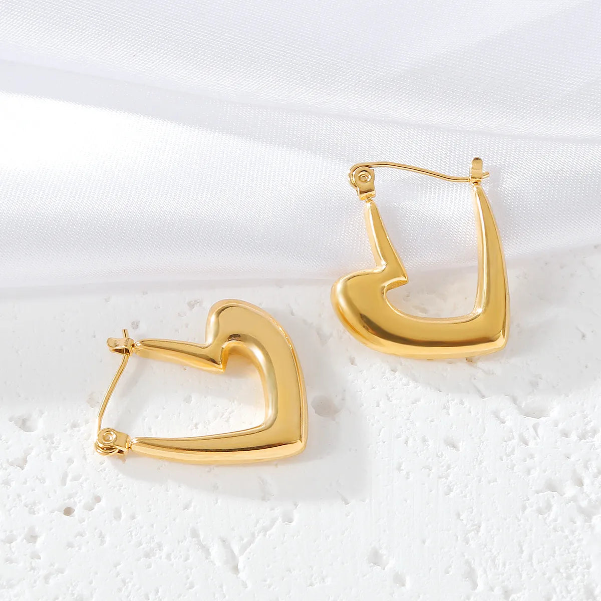 1 Pair Elegant Luxurious Irregular Heart Shape Spiral Stripe Plating 304 Stainless Steel 18K Gold Plated Earrings