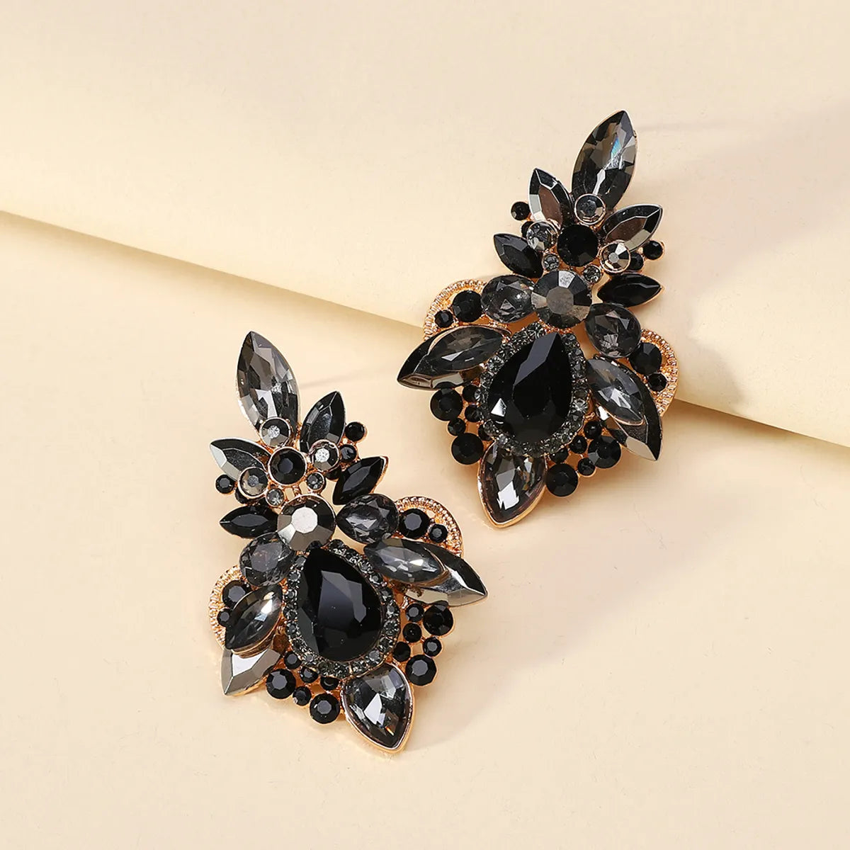 1 Pair Elegant Luxurious Lady Geometric Plating Inlay Zinc Alloy Rhinestones Ear Studs