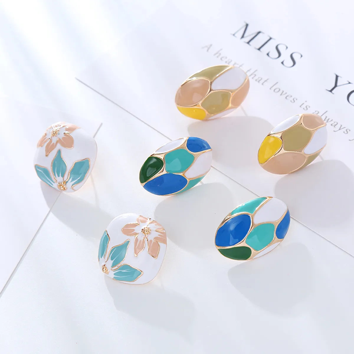 1 Pair Elegant Luxurious Oval Flower Enamel Alloy Ear Studs