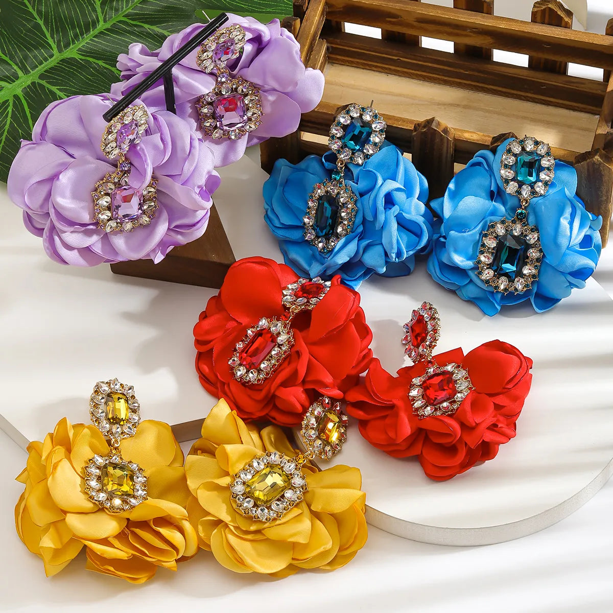 1 Pair Elegant Luxurious Queen Flower Plating Inlay Alloy Rhinestones K Gold Plated Drop Earrings