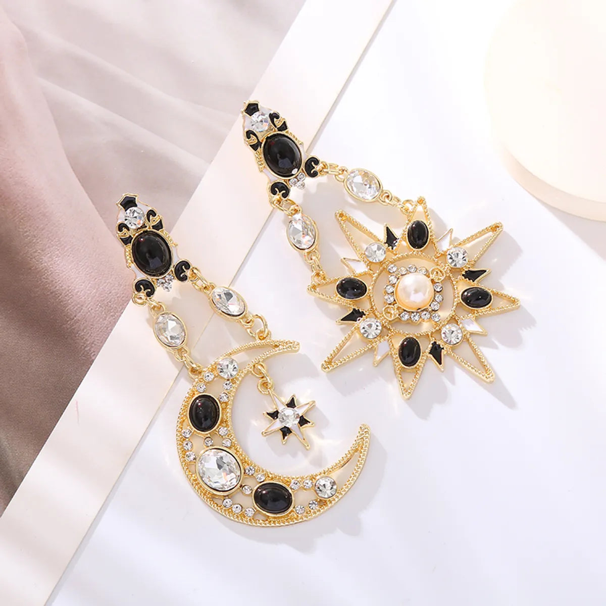 1 Pair Elegant Luxurious Sun Moon Plating Inlay Alloy Artificial Pearls Resin Rhinestones Gold Plated Drop Earrings