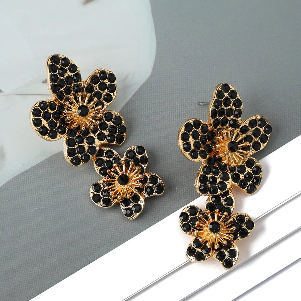 1 Pair Elegant Luxurious Sweet Flower Inlay Zinc Alloy Rhinestones Dangling Earrings