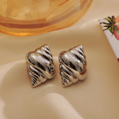 1 Pair Elegant Modern Style Classic Style Geometric Solid Color Spiral Stripe Copper 18K Gold Plated Ear Studs