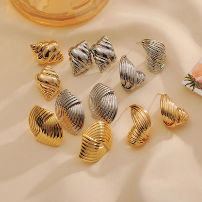 1 Pair Elegant Modern Style Classic Style Geometric Solid Color Spiral Stripe Copper 18K Gold Plated Ear Studs