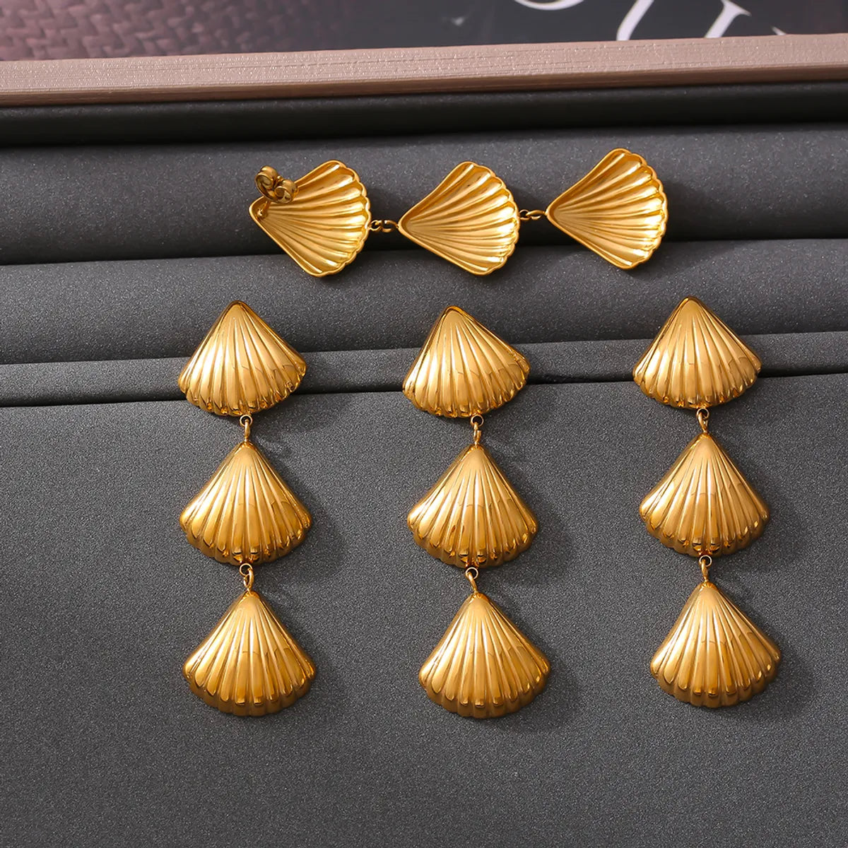 1 Pair Elegant Modern Style Classic Style Shell 304 Stainless Steel 18K Gold Plated Drop Earrings