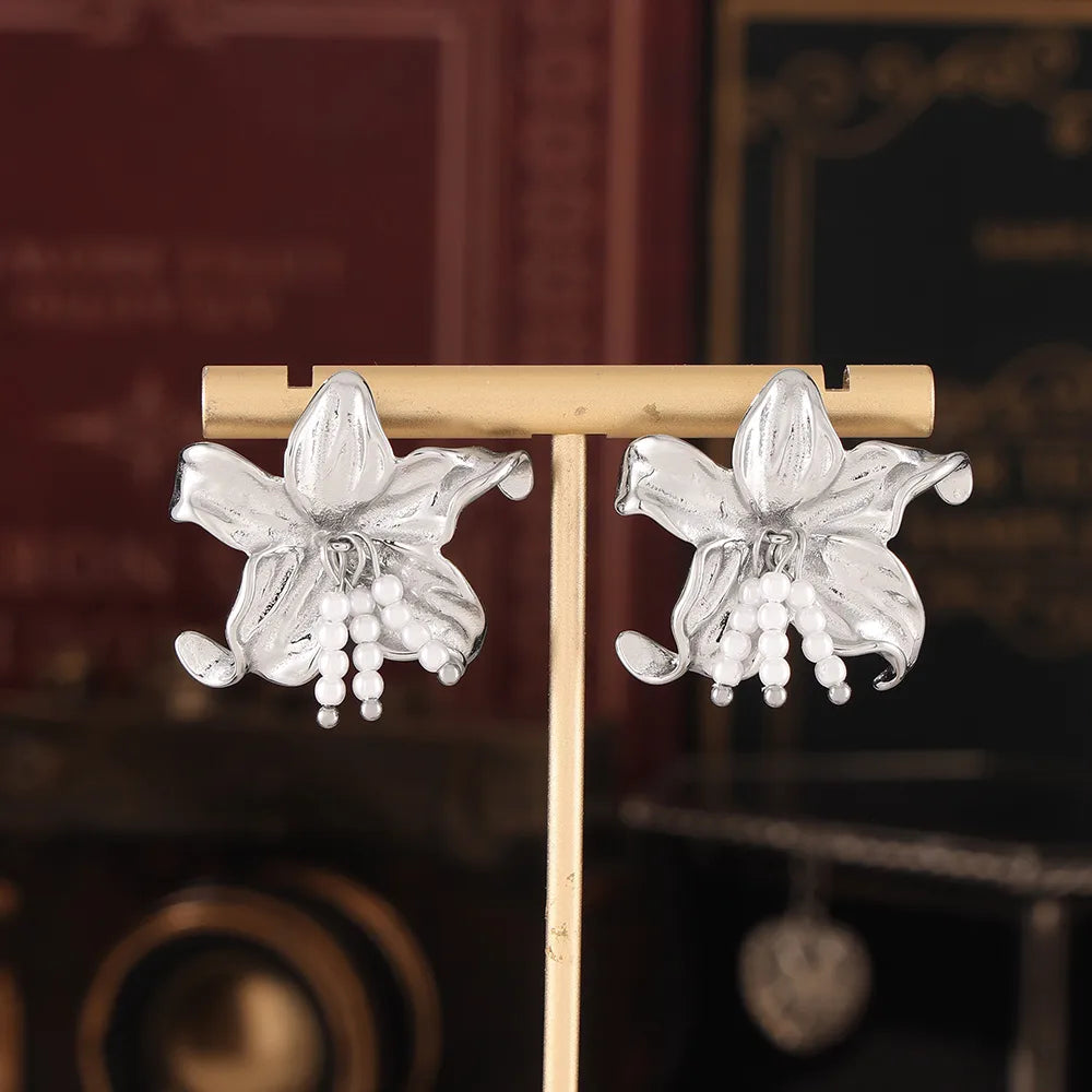 1 Pair Elegant Modern Style Sweet Flower Pearl Titanium Steel 18K Gold Plated Ear Studs