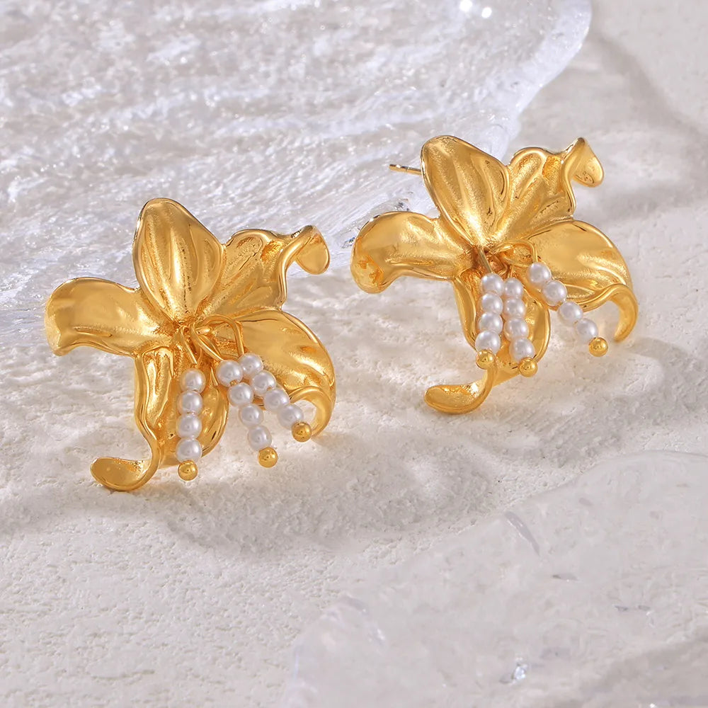 1 Pair Elegant Modern Style Sweet Flower Pearl Titanium Steel 18K Gold Plated Ear Studs