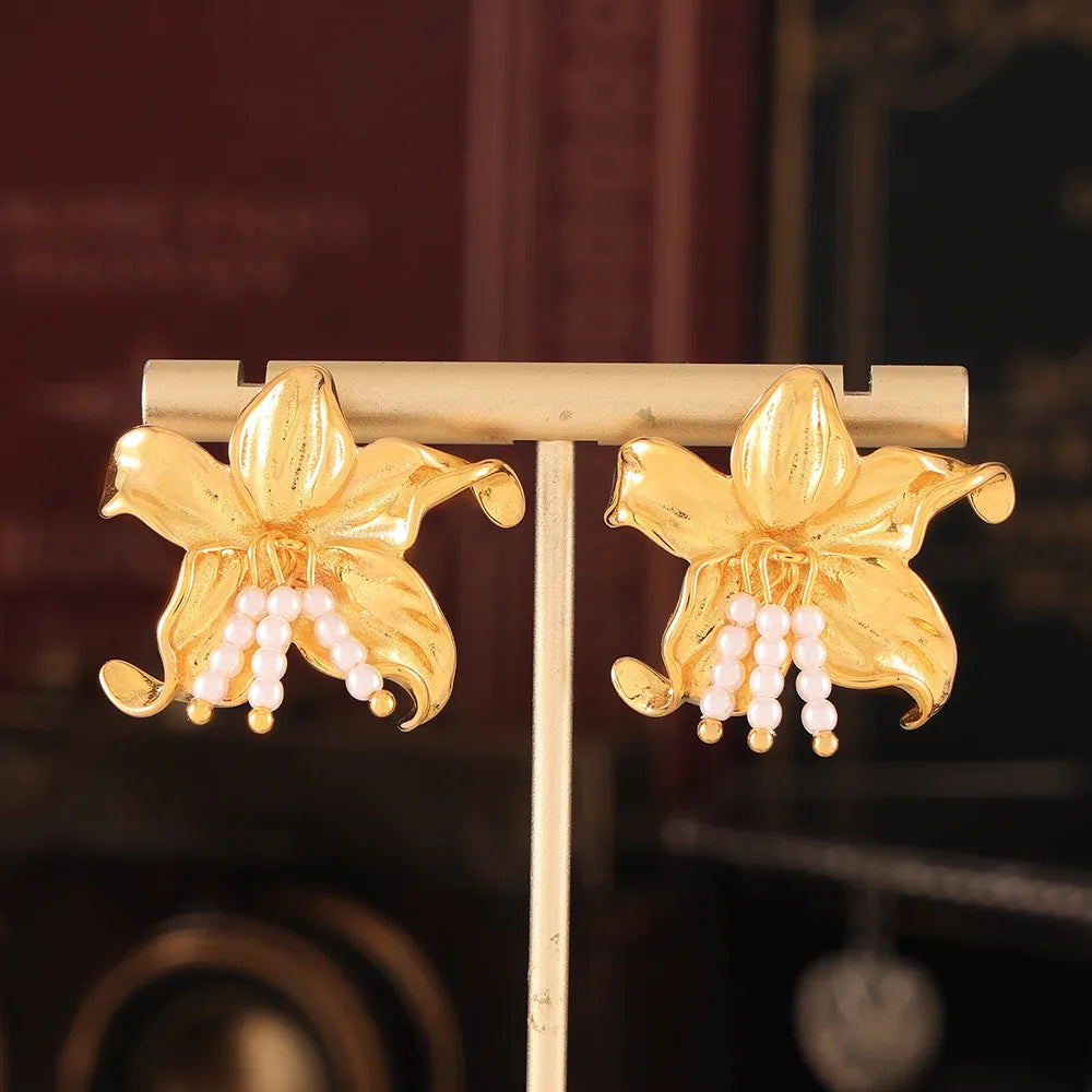 1 Pair Elegant Modern Style Sweet Flower Pearl Titanium Steel 18K Gold Plated Ear Studs