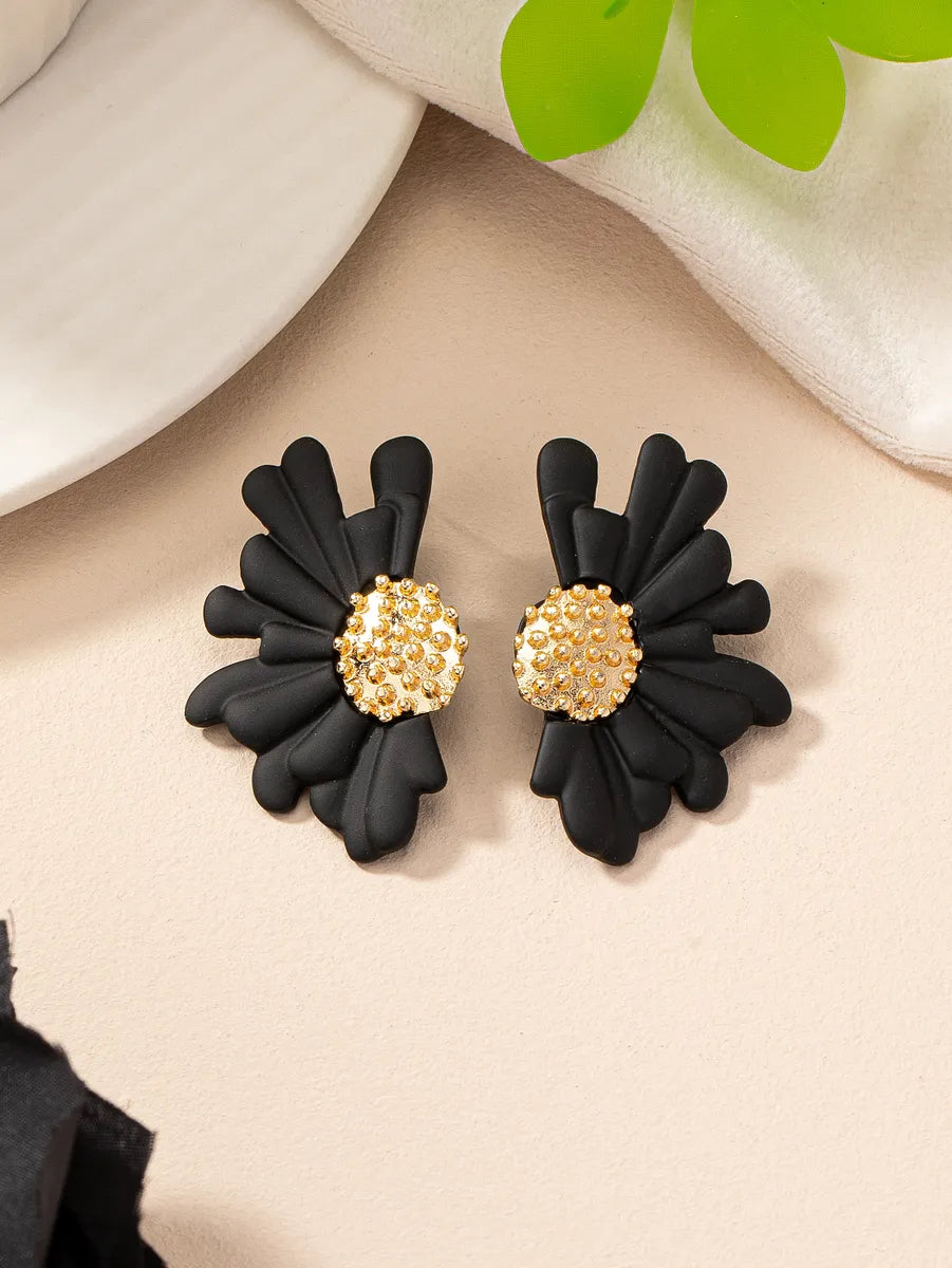 1 Pair Elegant Pastoral Flower Ferroalloy Ear Studs