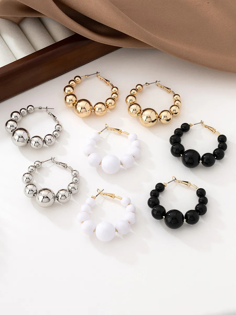 1 Pair Elegant Pastoral Streetwear Round Ball Asymmetrical Irregular Beaded Arylic Artificial Pearl Alloy Hoop Earrings