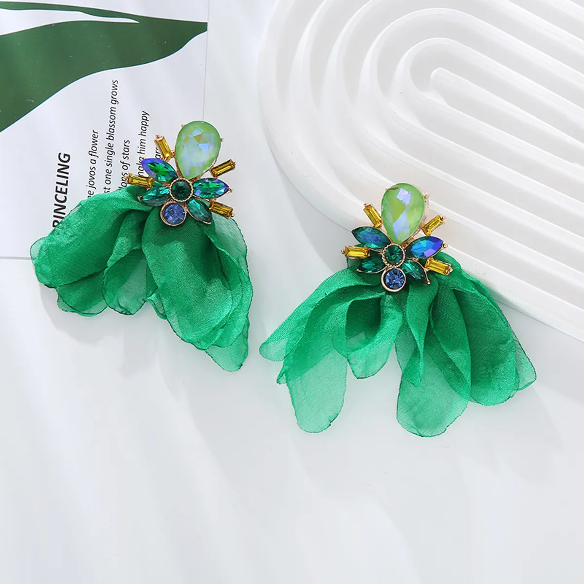 1 Pair Elegant Petal Plating Inlay Alloy Rhinestones Glass Drill Gold Plated Drop Earrings