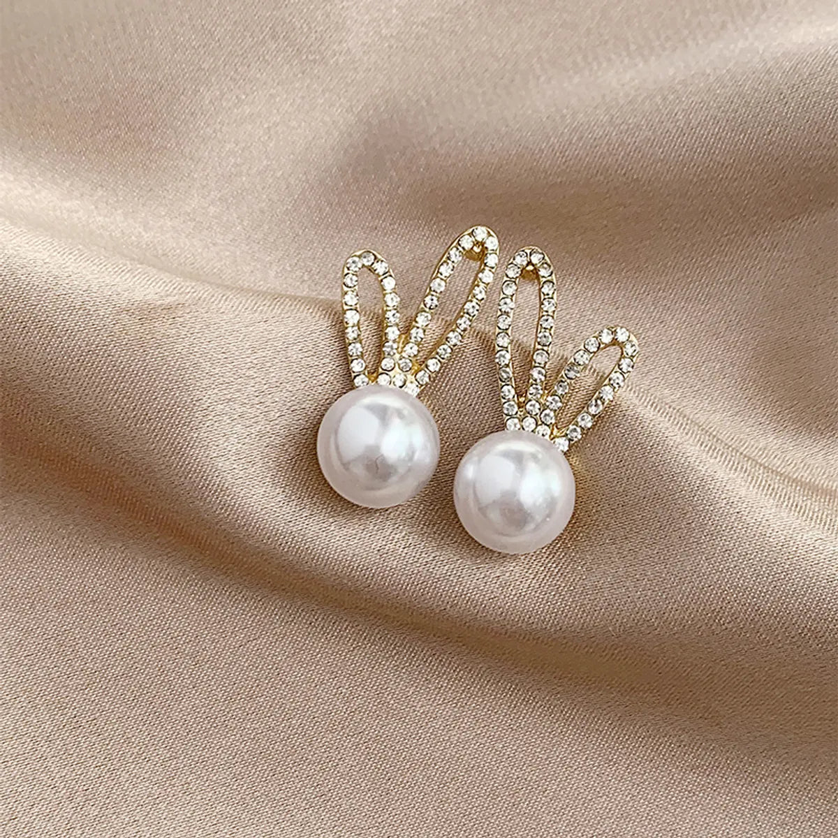 1 Pair Elegant Rabbit Plating Inlay Alloy Artificial Rhinestones Artificial Pearls Gold Plated Ear Studs