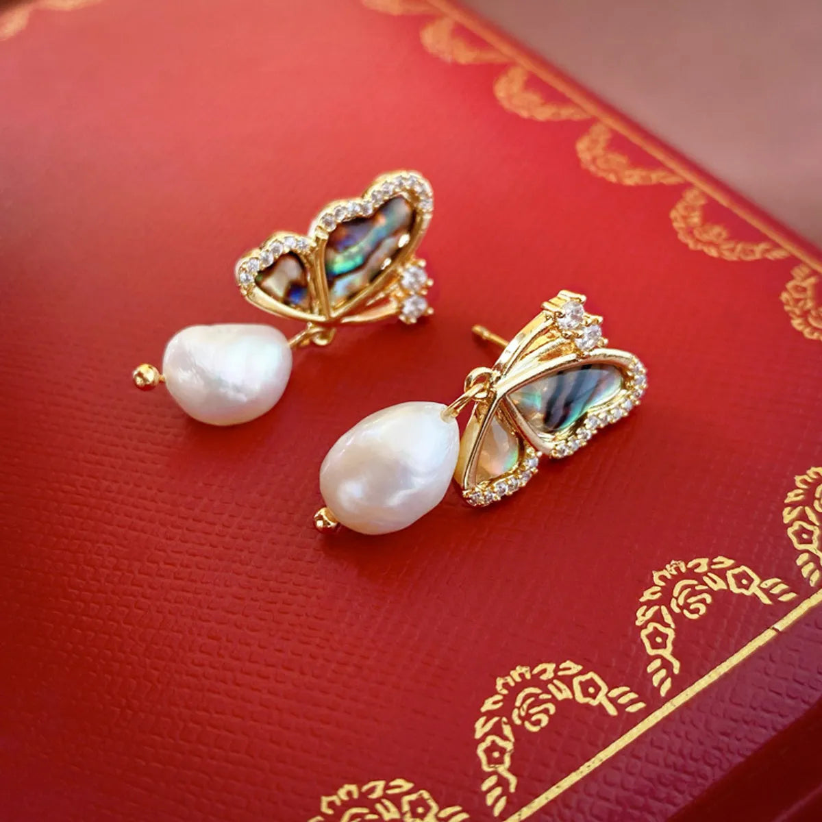 1 Pair Elegant Retro Butterfly Plating Inlay Copper Freshwater Pearl Zircon Drop Earrings