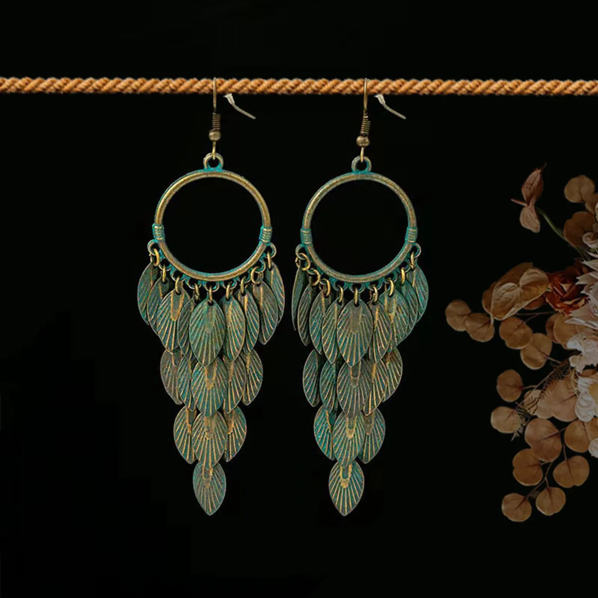 1 Pair Elegant Retro Ethnic Style Leaf Alloy Wood Shell Drop Earrings