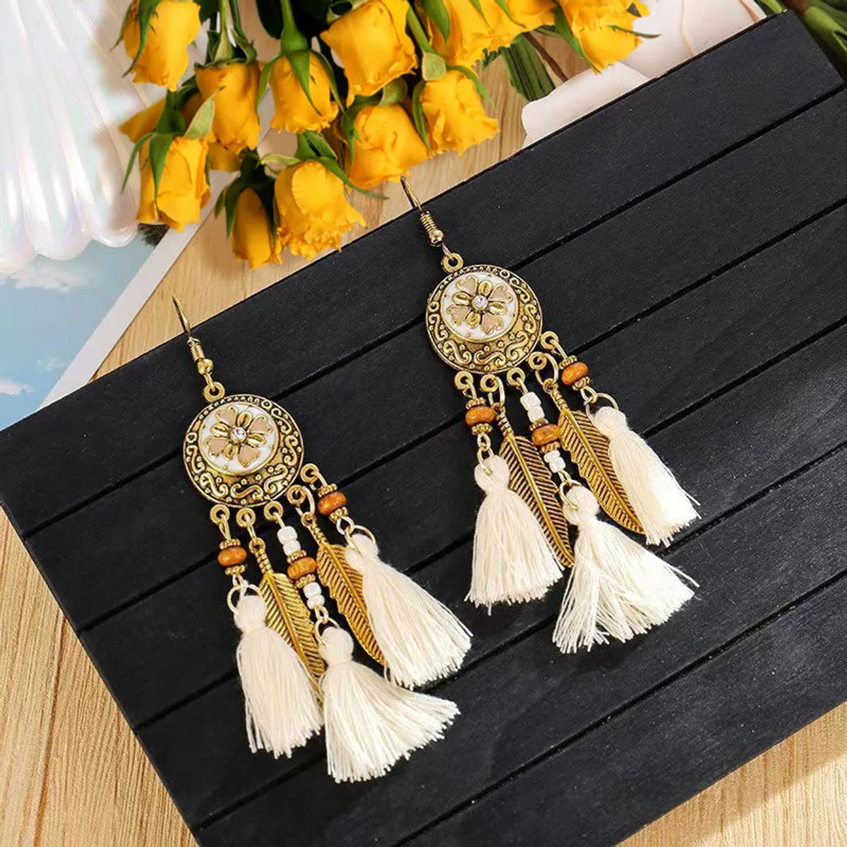 1 Pair Elegant Retro Ethnic Style Leaf Alloy Wood Shell Drop Earrings