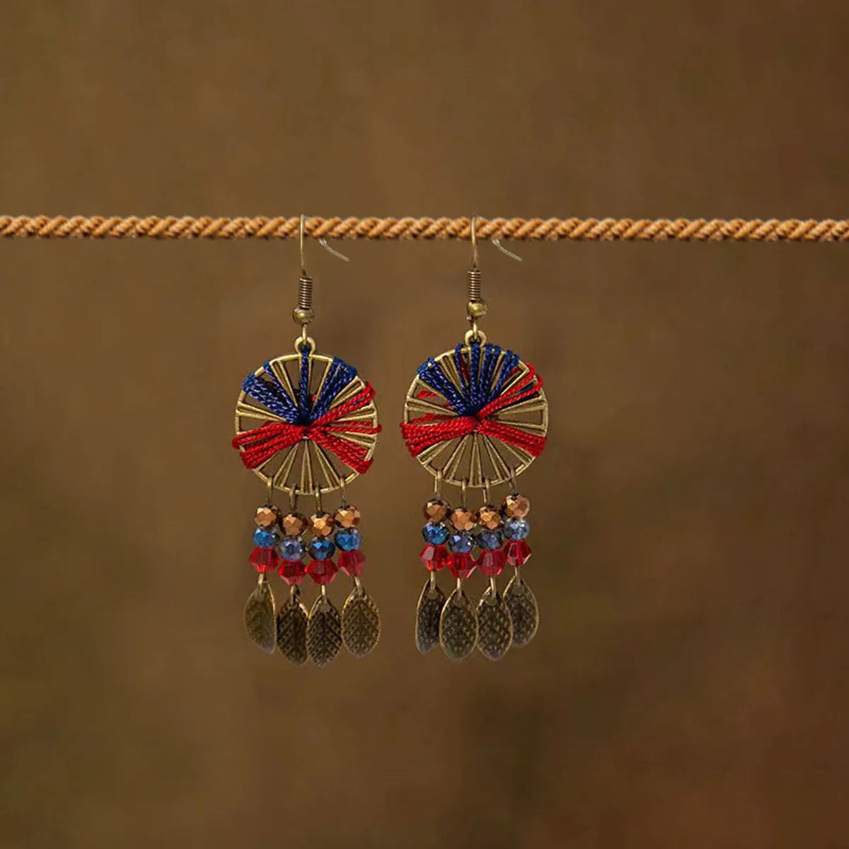 1 Pair Elegant Retro Ethnic Style Leaf Alloy Wood Shell Drop Earrings