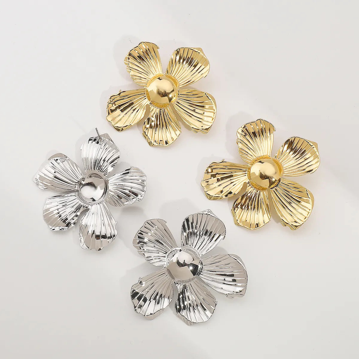 1 Pair Elegant Retro Exaggerated Flower Iron Ear Studs