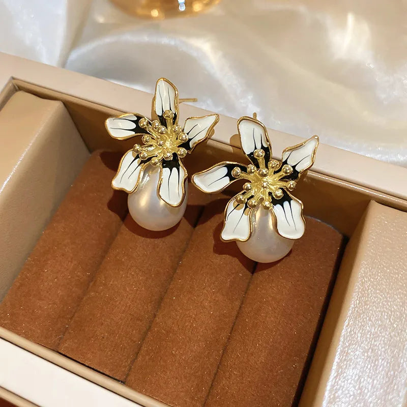 1 Pair Elegant Retro Flower Enamel Inlay Alloy Artificial Pearls Ear Studs