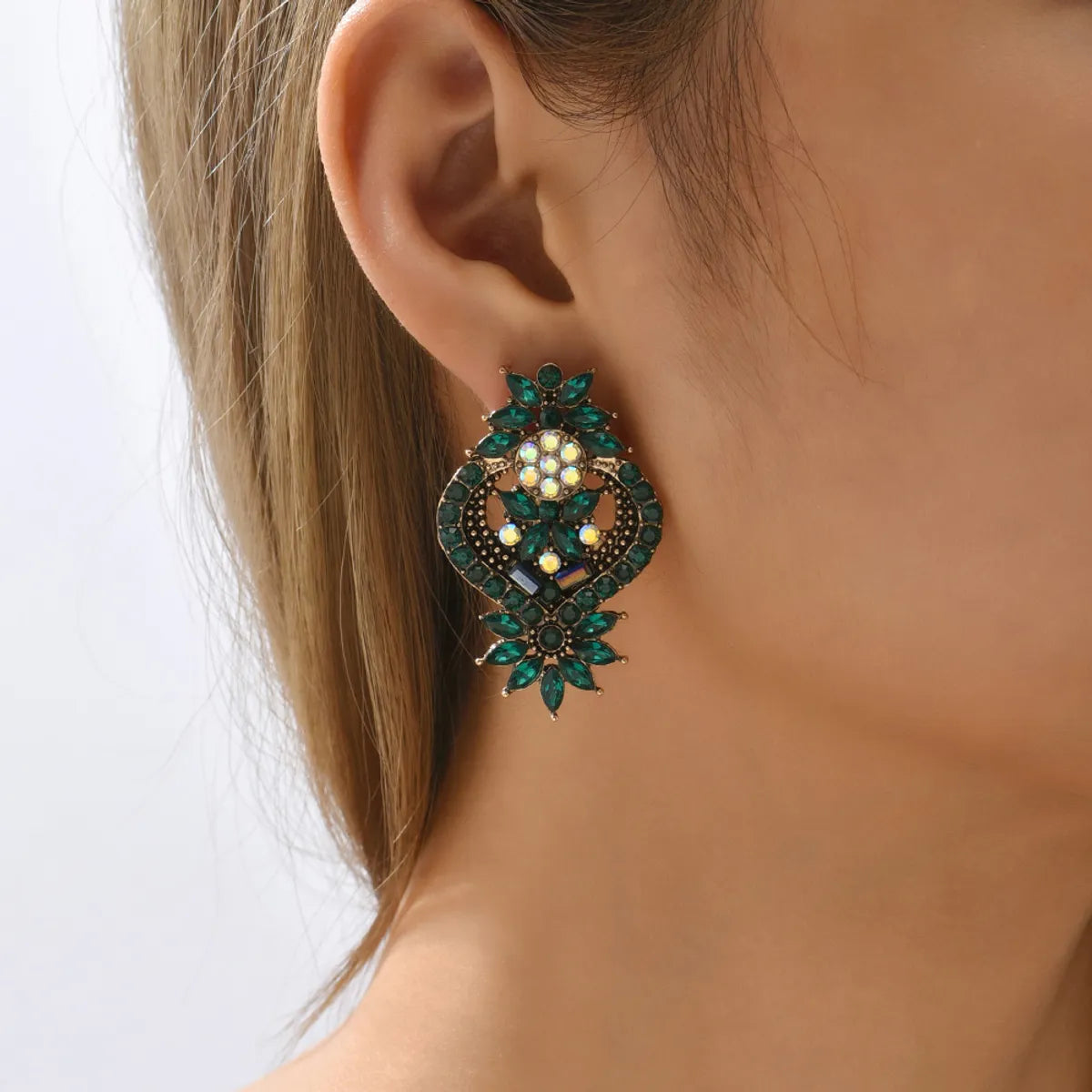 1 Pair Elegant Retro Flower Hollow Out Inlay Zinc Alloy Rhinestones Drop Earrings