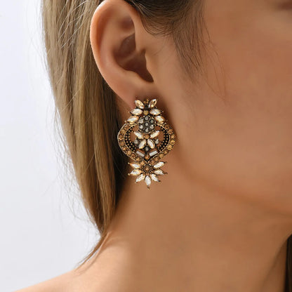 1 Pair Elegant Retro Flower Hollow Out Inlay Zinc Alloy Rhinestones Drop Earrings