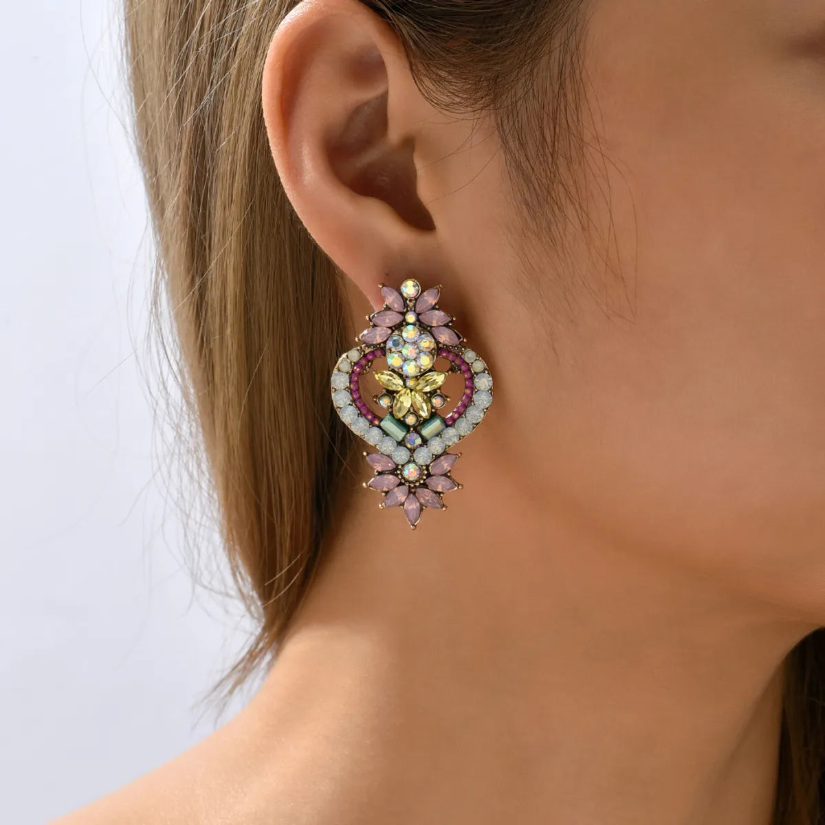 1 Pair Elegant Retro Flower Hollow Out Inlay Zinc Alloy Rhinestones Drop Earrings