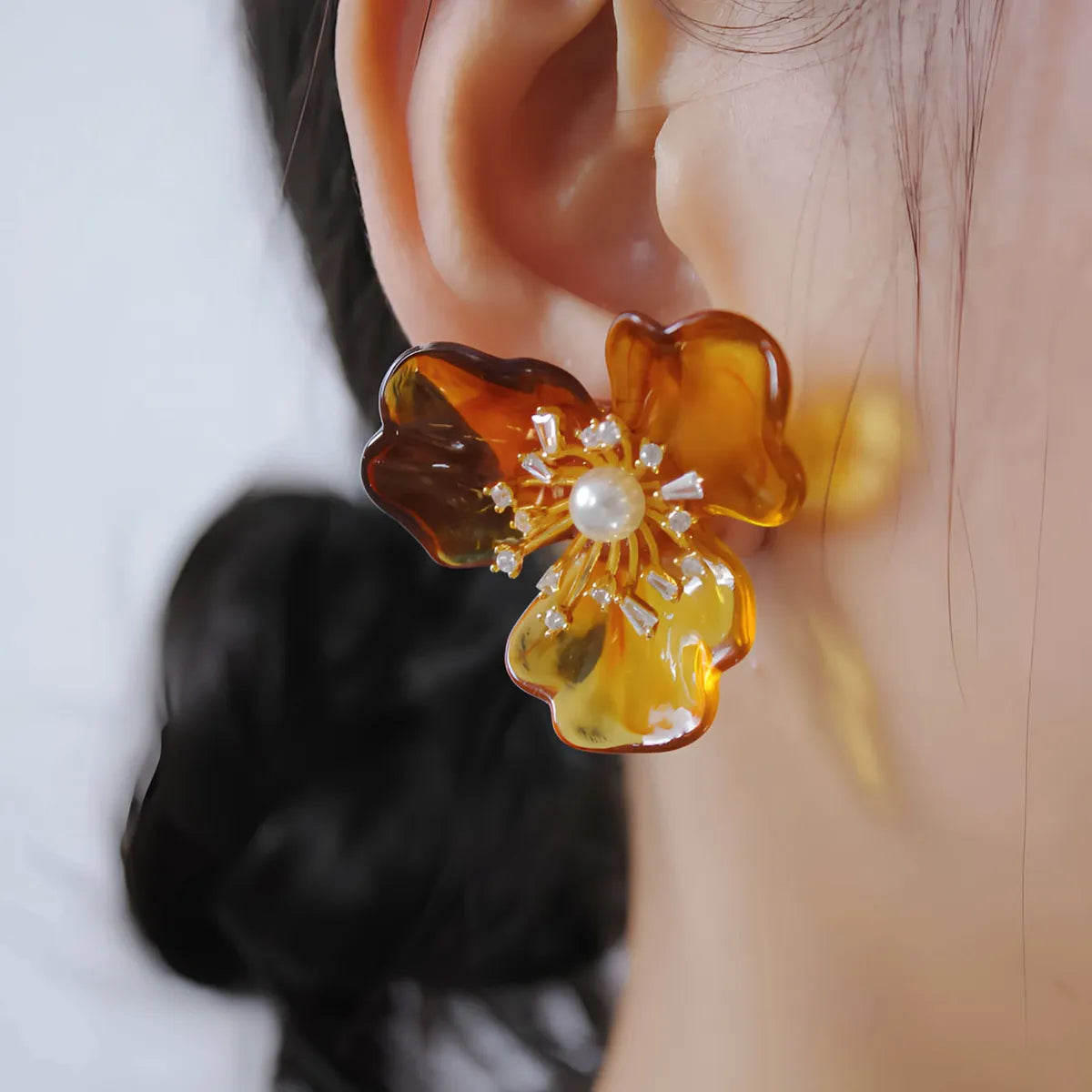 1 Pair Elegant Retro Flower Plating Inlay Imitation Pearl Resin Copper Zircon 18k Gold Plated Ear Studs