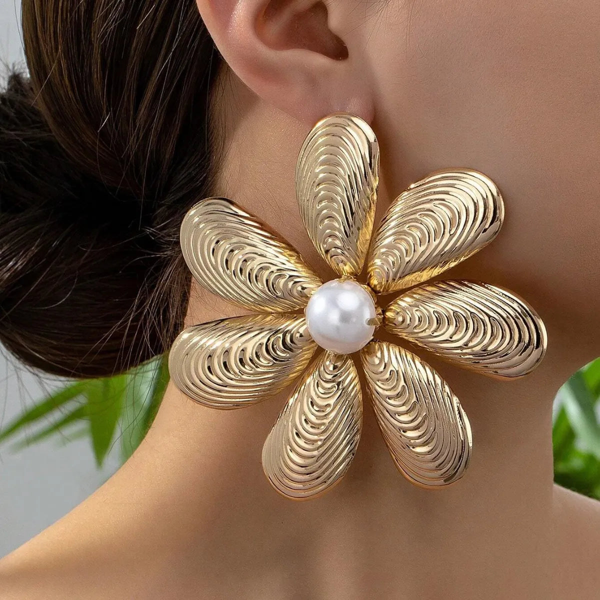 1 Pair Elegant Retro Flower Plating Metal Ear Studs