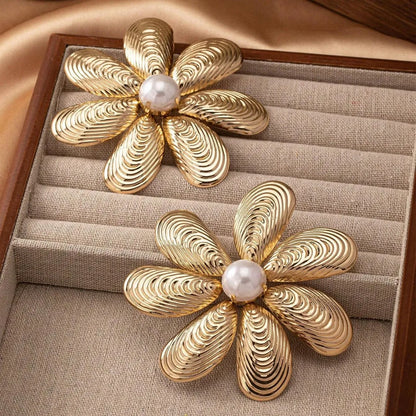 1 Pair Elegant Retro Flower Plating Metal Ear Studs